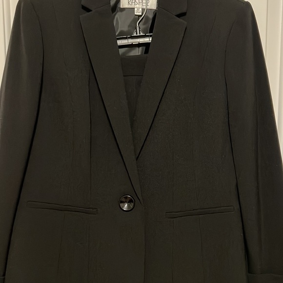 Kasper Black 2-pce suit, Sz 8P, NWOT - Picture 3 of 11
